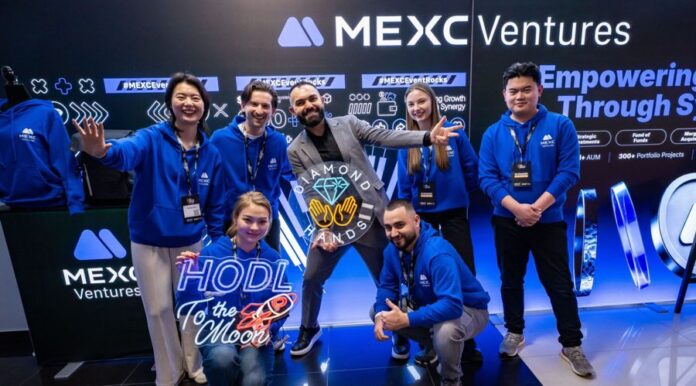Vugar-Usi-Zade-the-COO-of-MEXC-in-the-center-with-the-exchanges-team_id_87cfaacd-bff2-4b3d-bcf1-99334f57bdce_size900.jpg