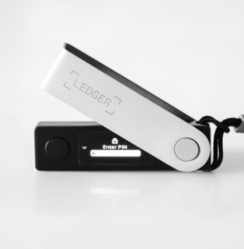 User Exposes Hidden Hardware Implant in European Ledger Wallet